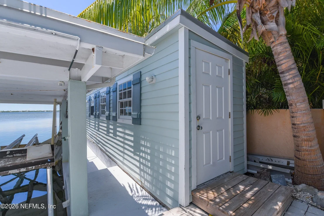 Photo of 1136 W SHORE Drive