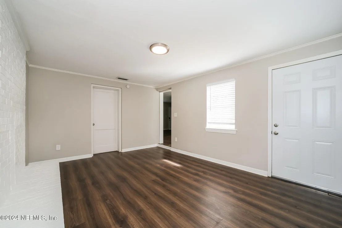Photo of 5635 CRESTVIEW Road