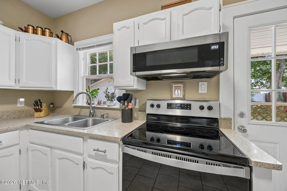 Photo of 4642 CRESCENT Street