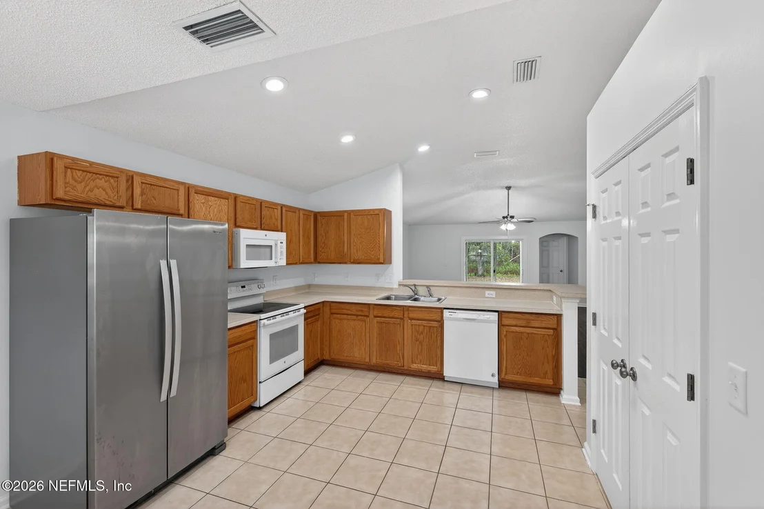 Photo of 800 S EDENBRIDGE Way