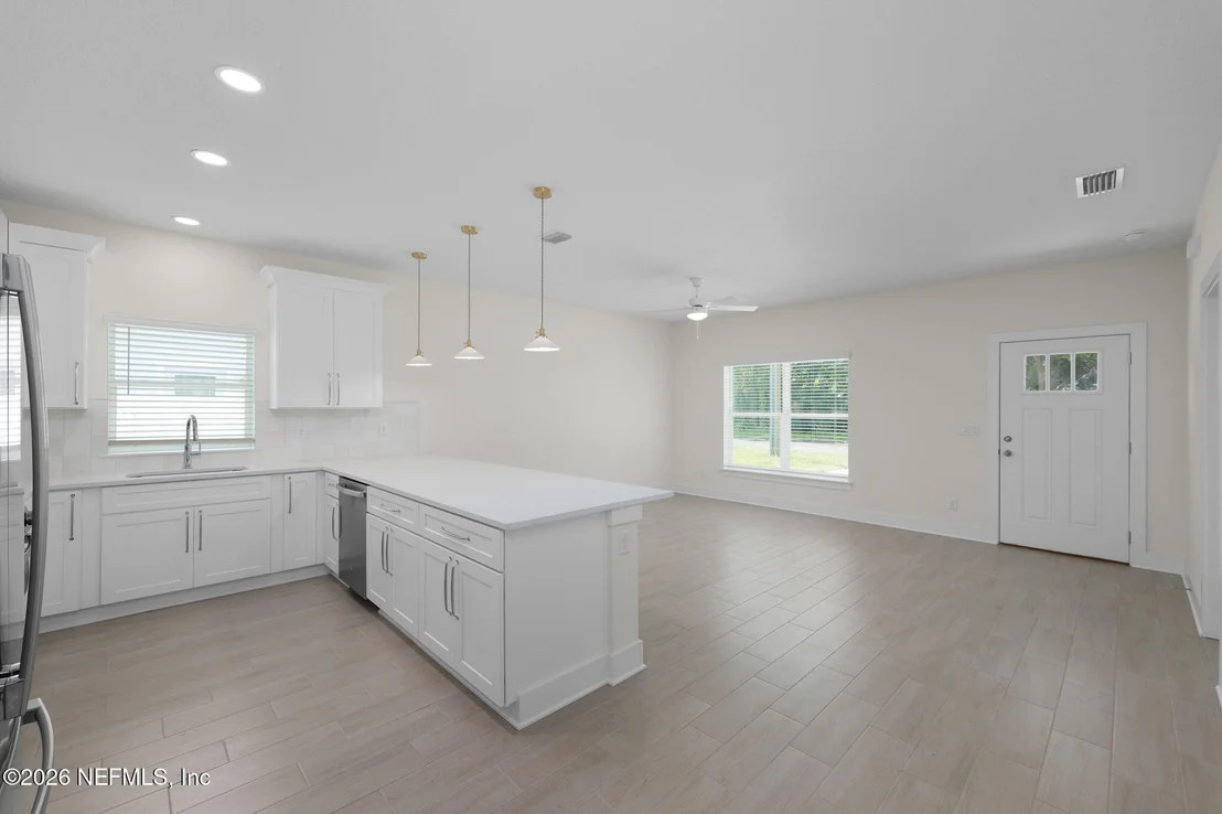 Photo of 882 W 4TH Street