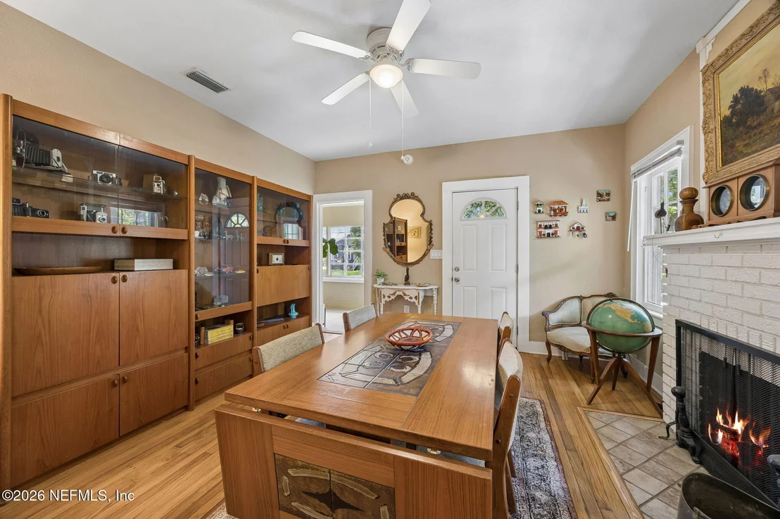 Photo of 4642 CRESCENT Street