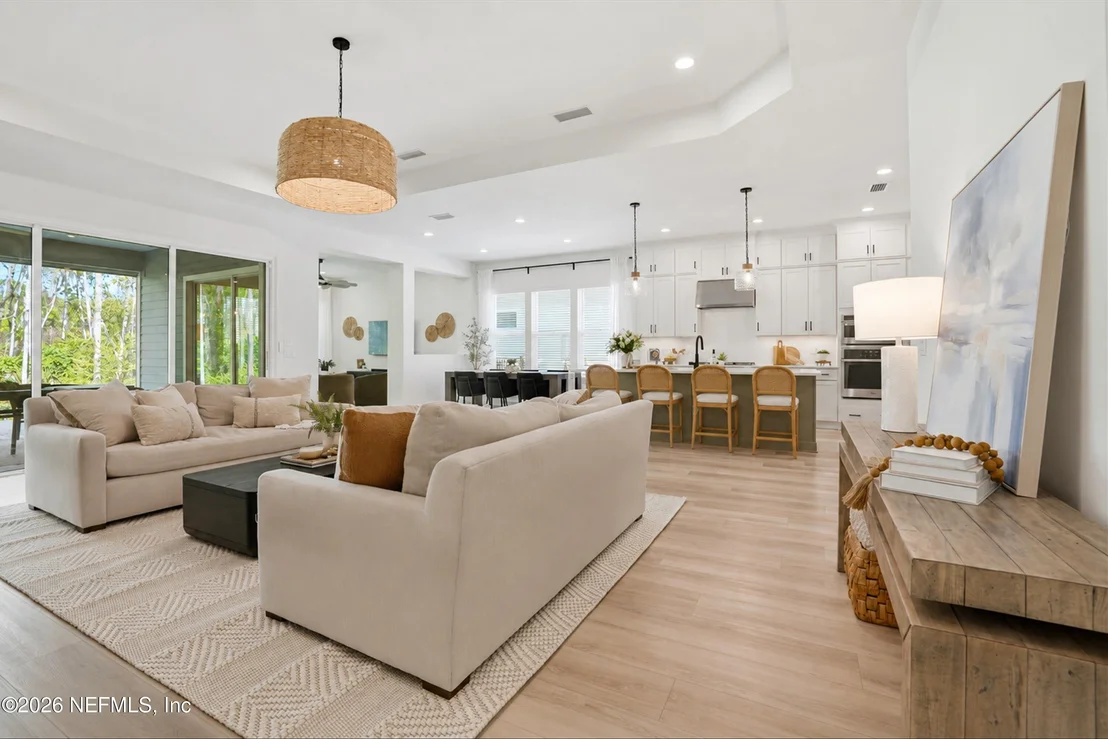 Photo of 658 PALM CREST Drive