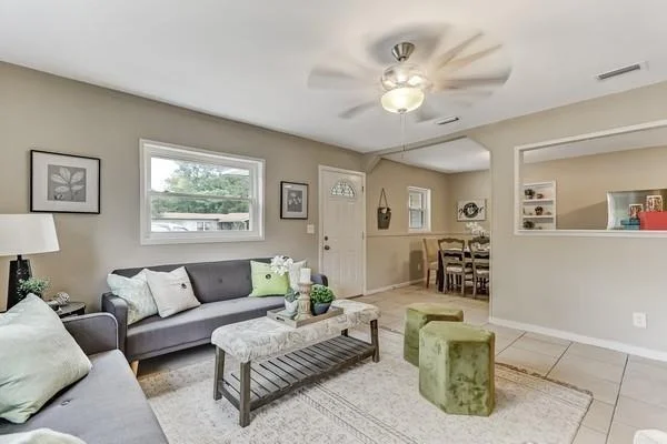 Photo of 144 LIGHTHOUSE Road W