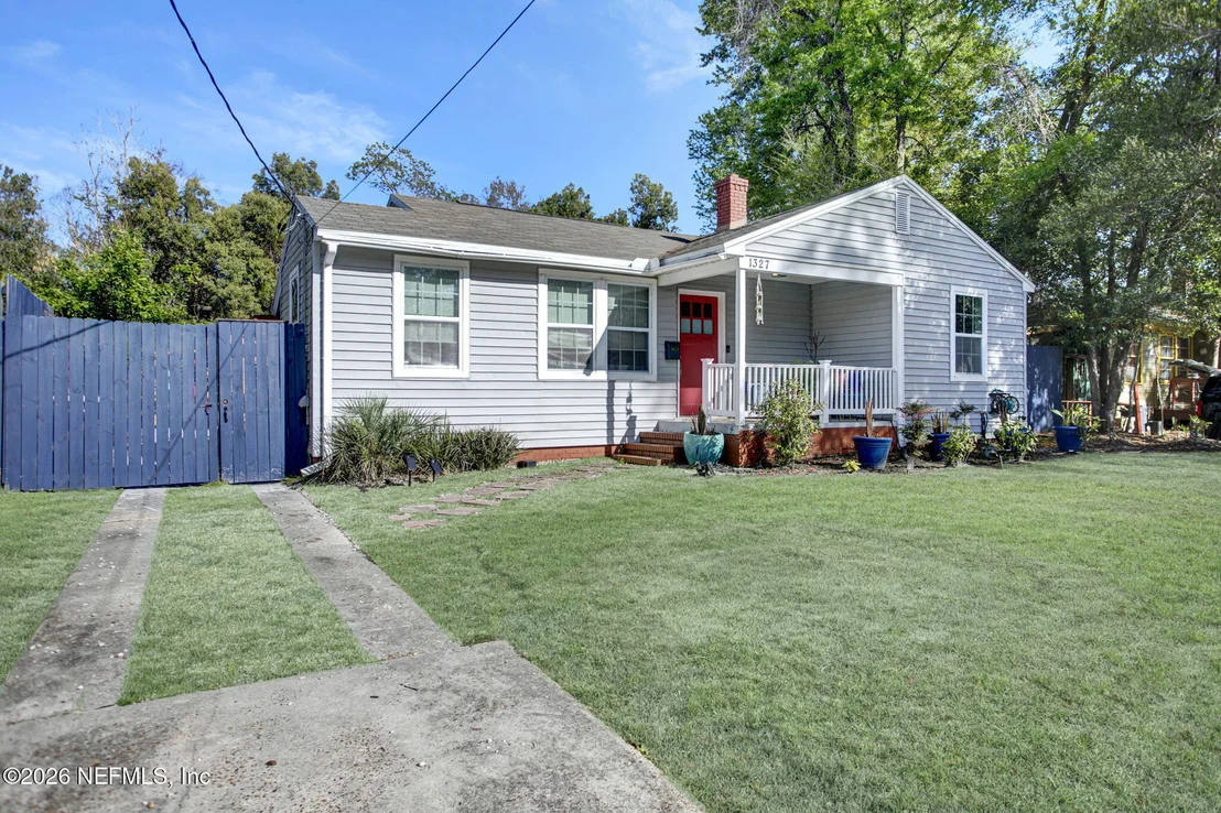 Photo of 1327 MACARTHUR Street