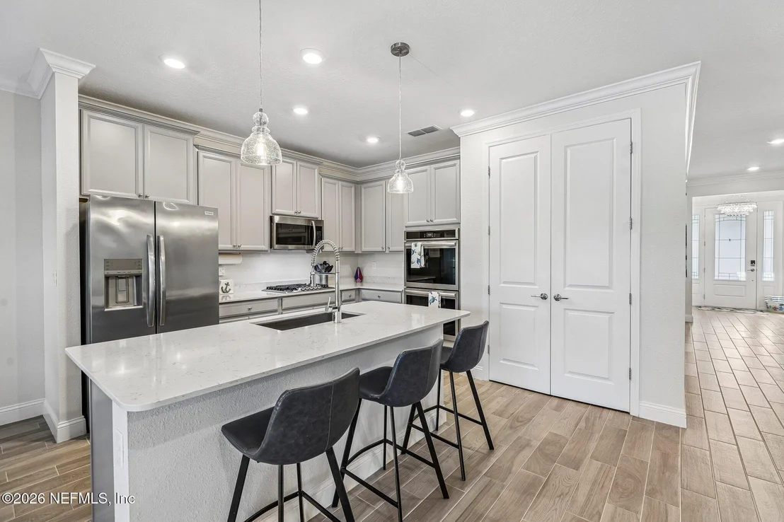 Photo of 717 STILLWATER Boulevard