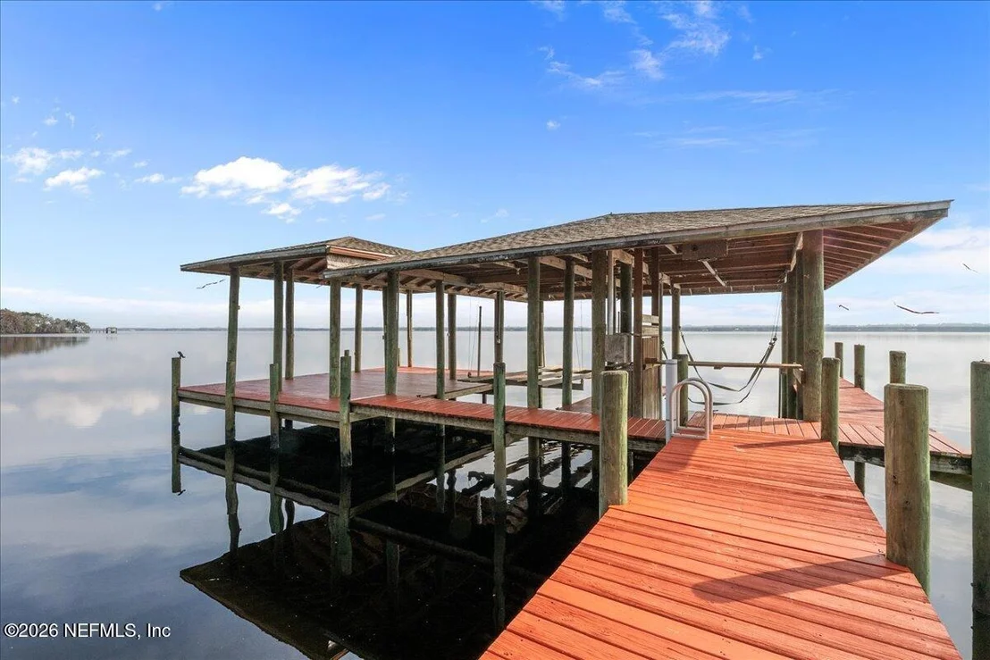 Photo of 533 W RIVER Road