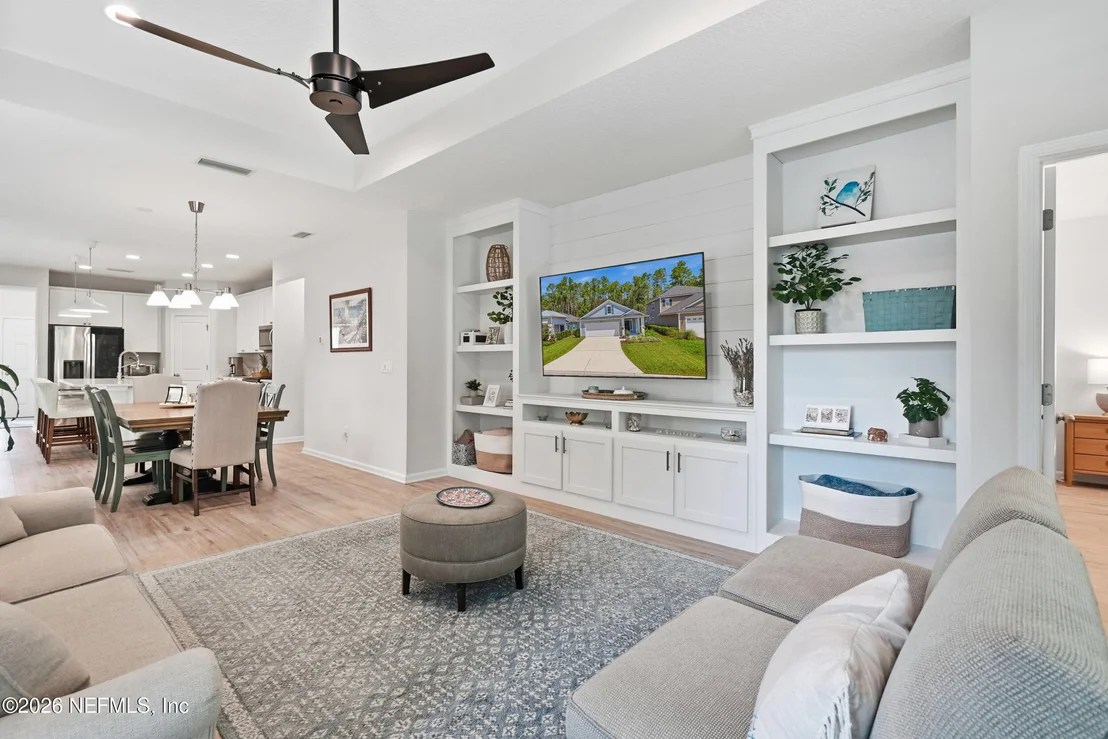 Photo of 490 WINDERMERE Way