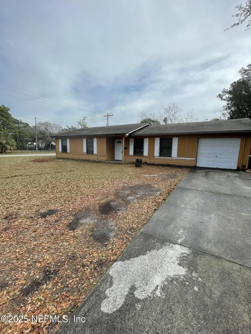 Photo of 3003 BEACHWOOD Boulevard