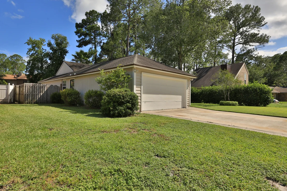 Photo of 4340 QUEENSWAY Drive