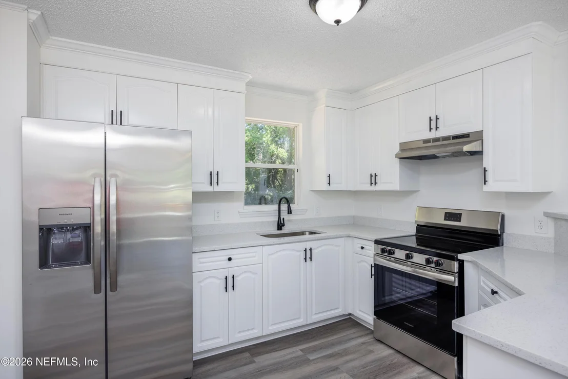 Photo of 900 HELEN Street