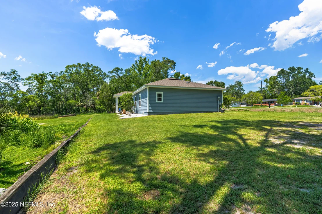Photo of 9706 SIBBALD Road