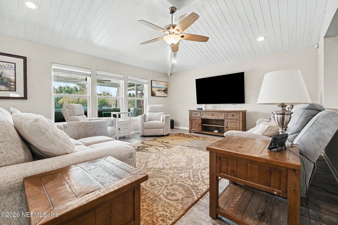 Photo of 16013 HUTTON Lane