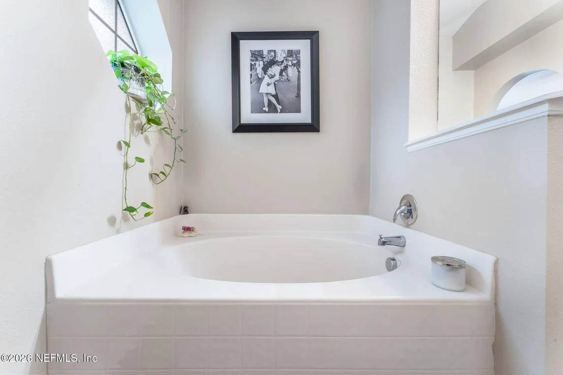 Photo of 2274 PEERLESS Lane W