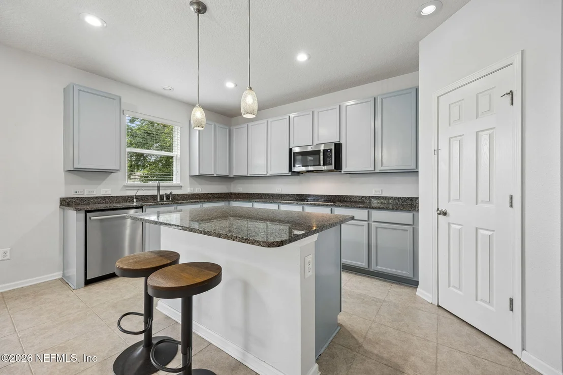 Photo of 95237 PERIWINKLE Place
