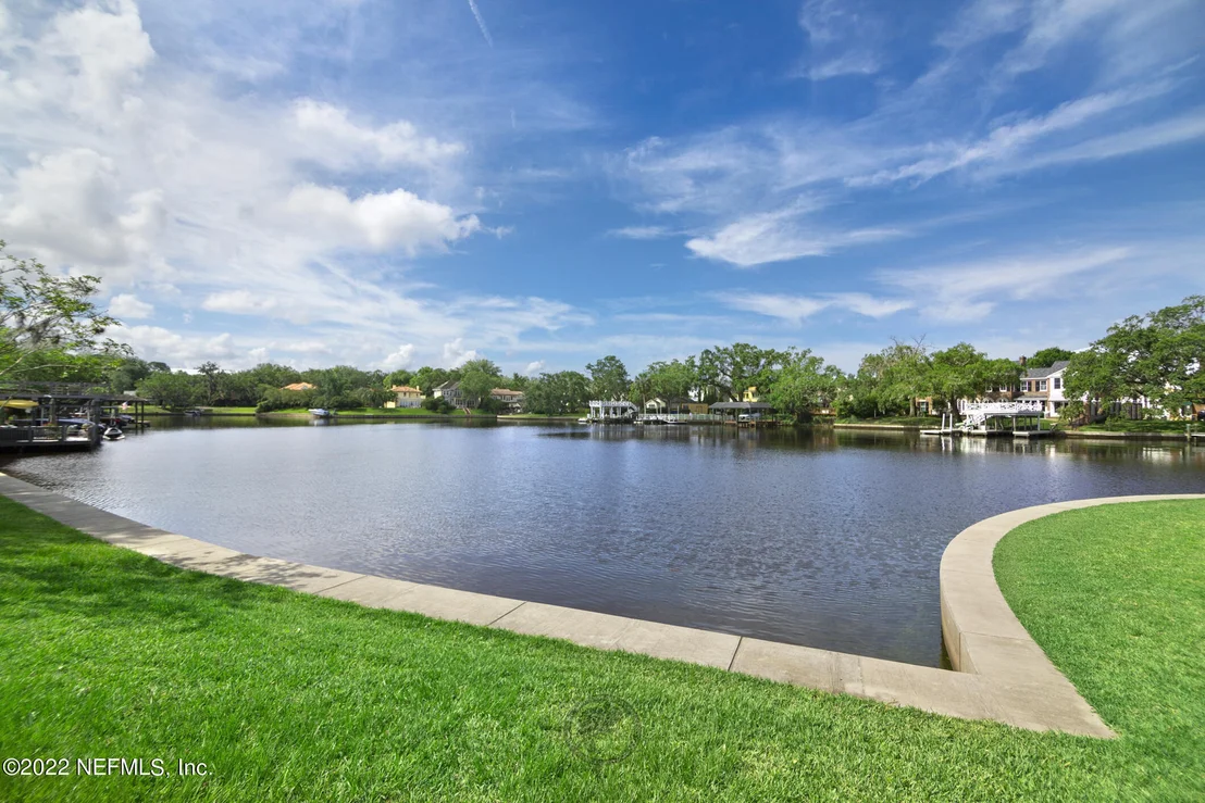 Photo of 927 ARBOR Lane