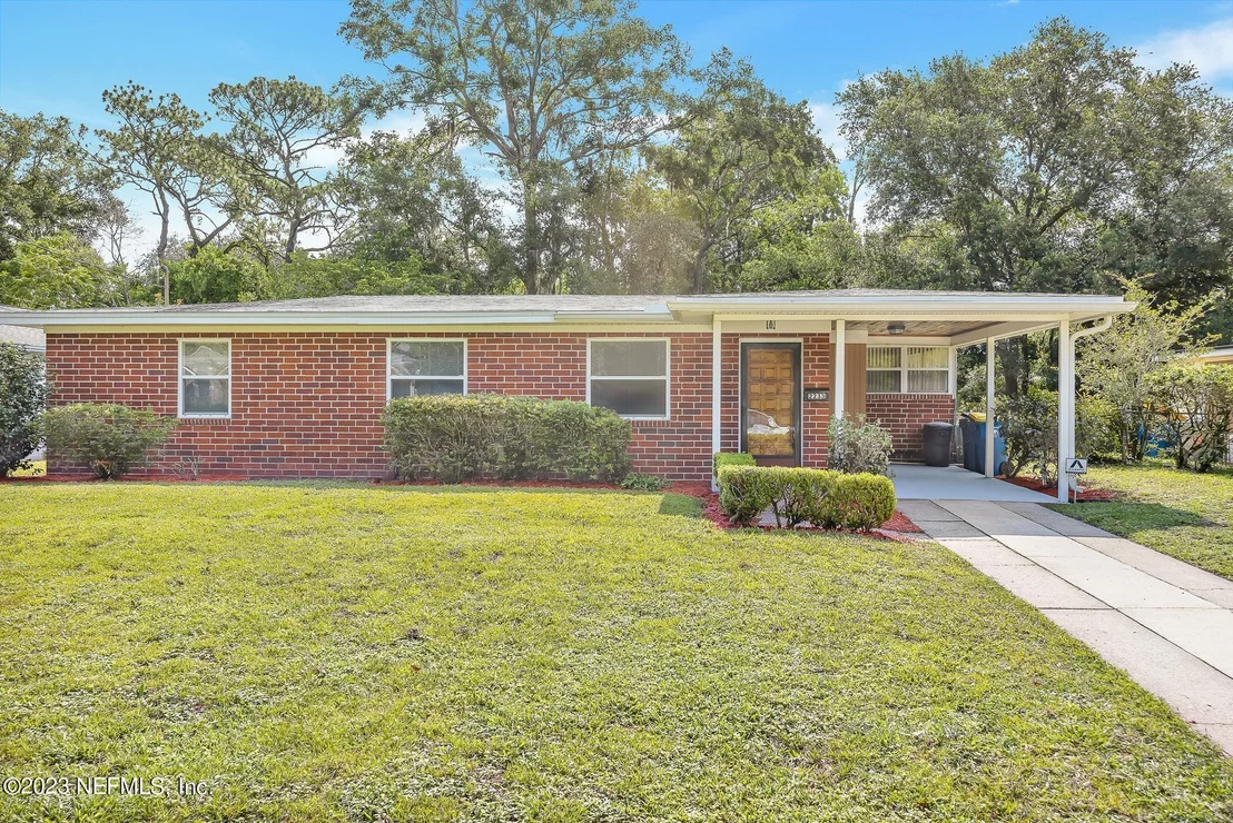 Photo of 2233 MAPLE LEAF Drive E