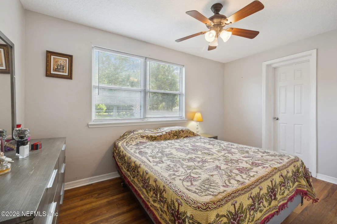 Photo of 7403 ROSLYN Road