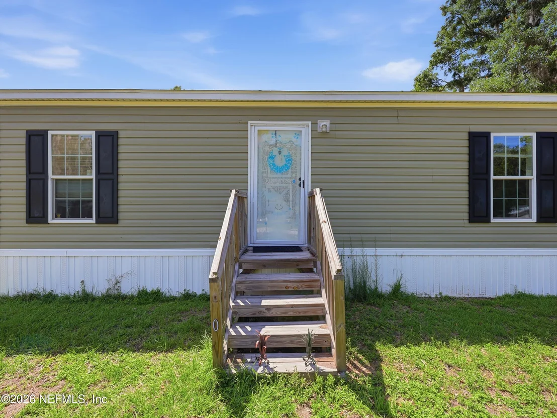 Photo of 100 BOSTWICK Lane
