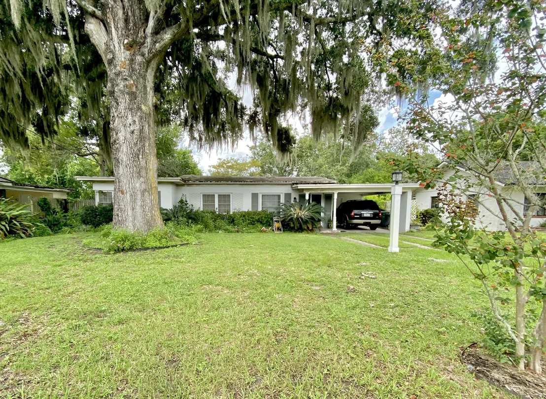 Photo of 826 LEAFY Lane