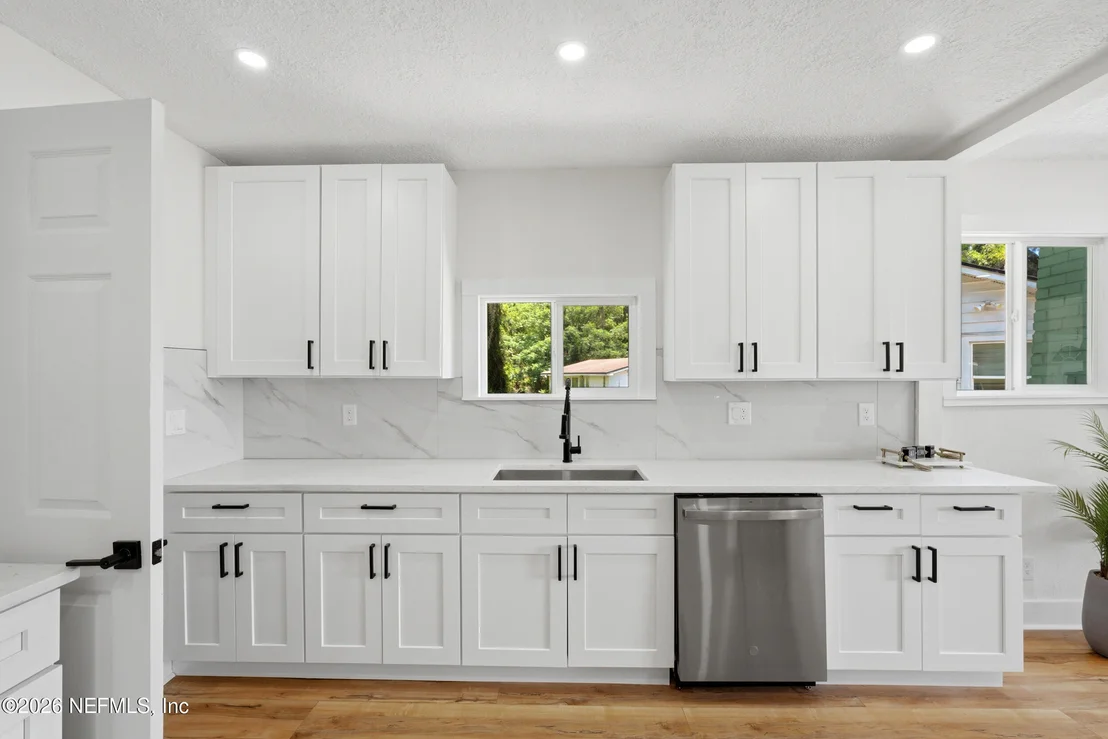 Photo of 6918 PARK Circle