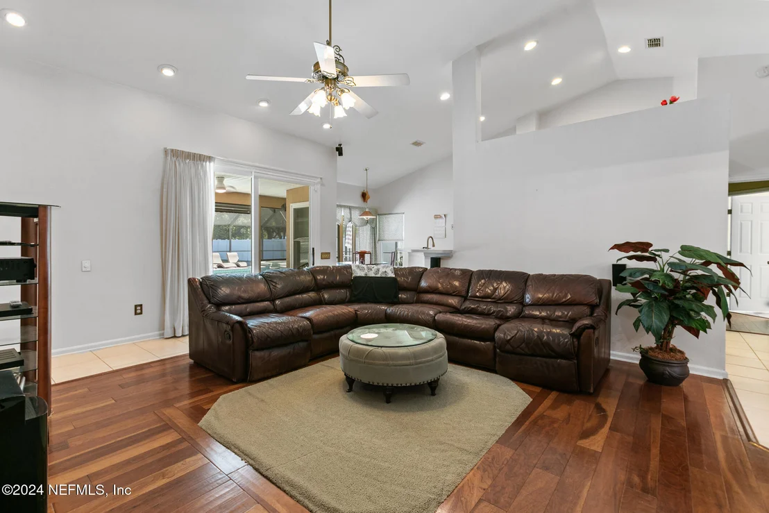 Photo of 800 LAPOMA Way