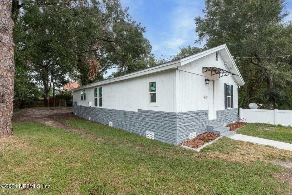 Photo of 4029 EDISON Avenue