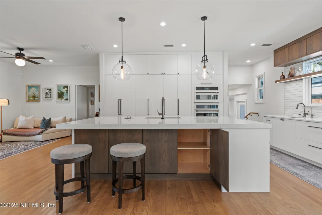 Photo of 2525 LAUREL Road