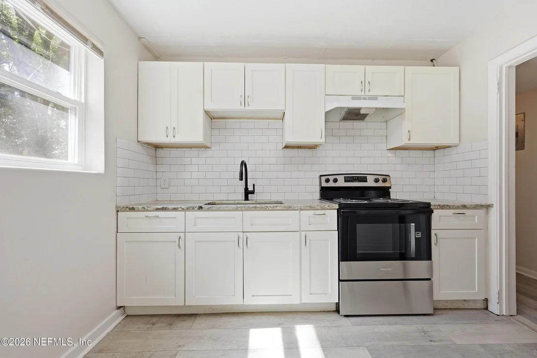 Photo of 2151 MAPLE LEAF Drive E