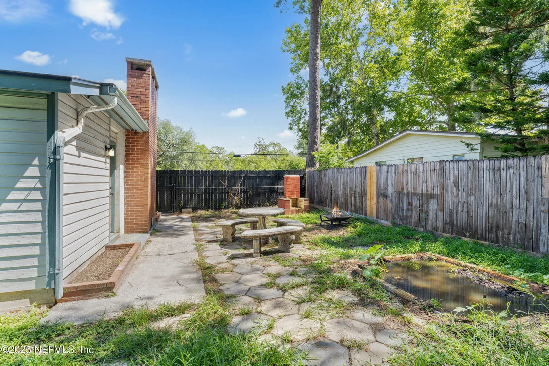 Photo of 2626 LEONID Road