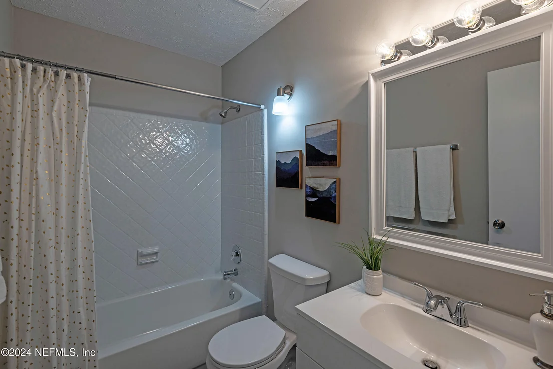 Photo of 7995 SARCEE Trail