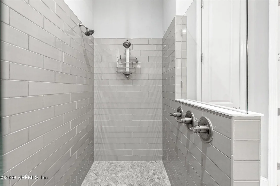Photo of 195 GLENNEYRE Circle