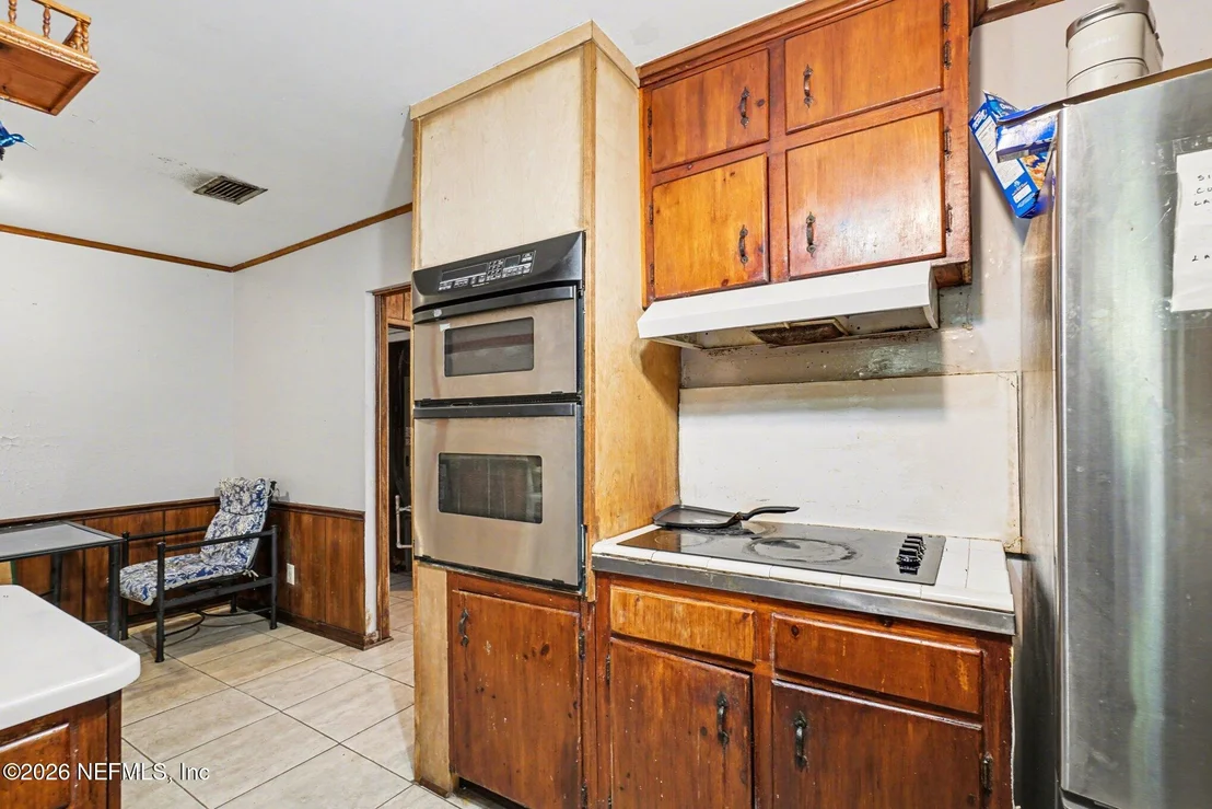 Photo of 1826 LEON Road