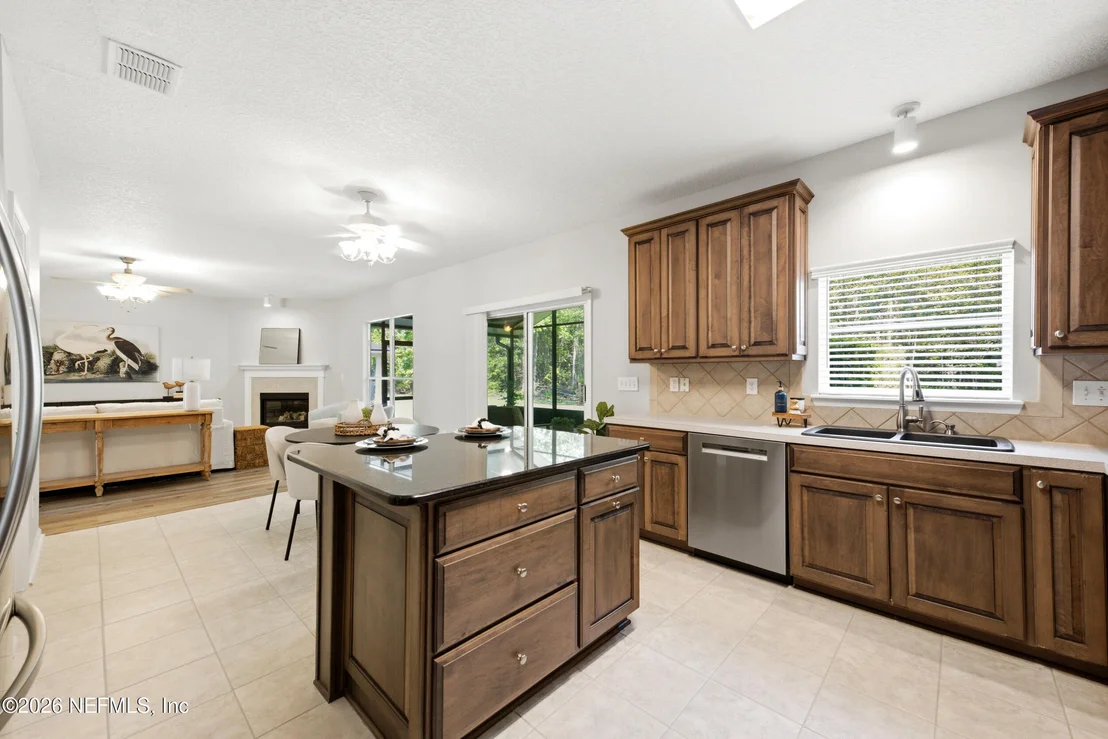 Photo of 1555 SUMMERDOWN Way