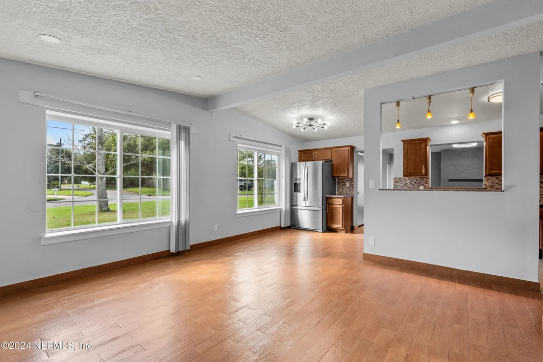 Photo of 1736 LOUVRE Drive