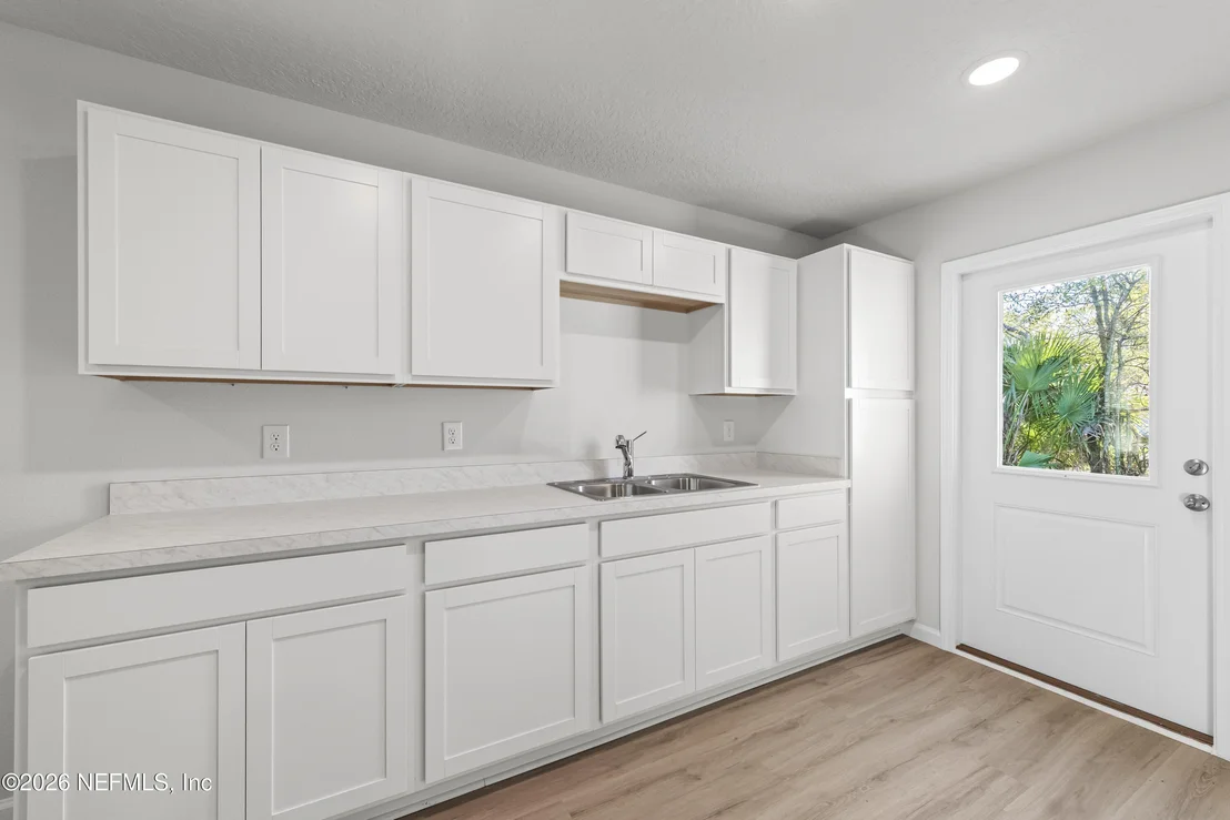 Photo of 2121 PULLMAN Avenue