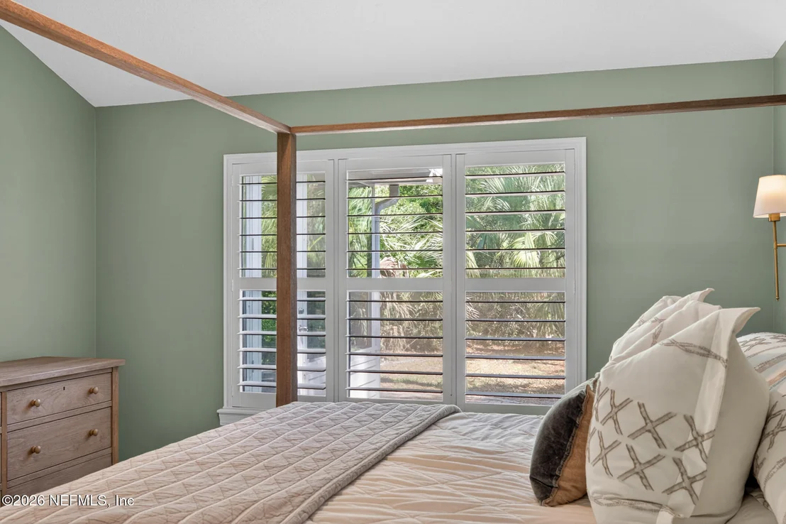 Photo of 104 OAK VIEW Circle