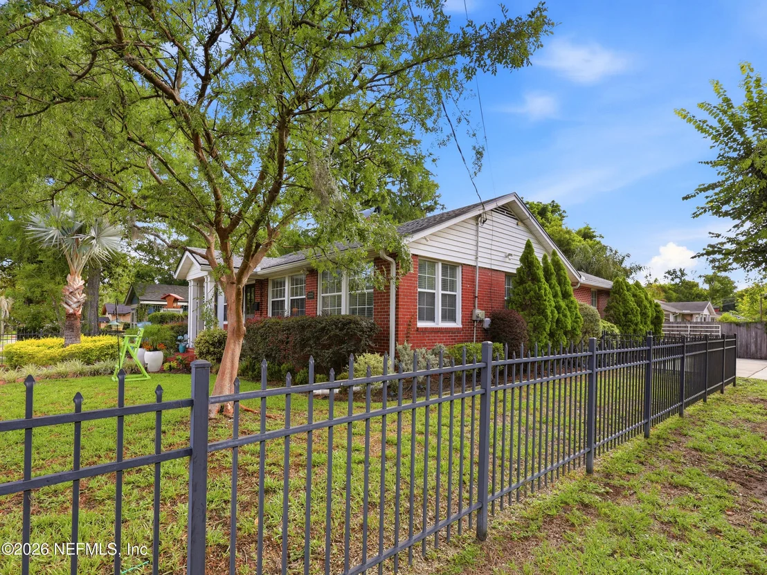 Photo of 2223 BAYVIEW Road