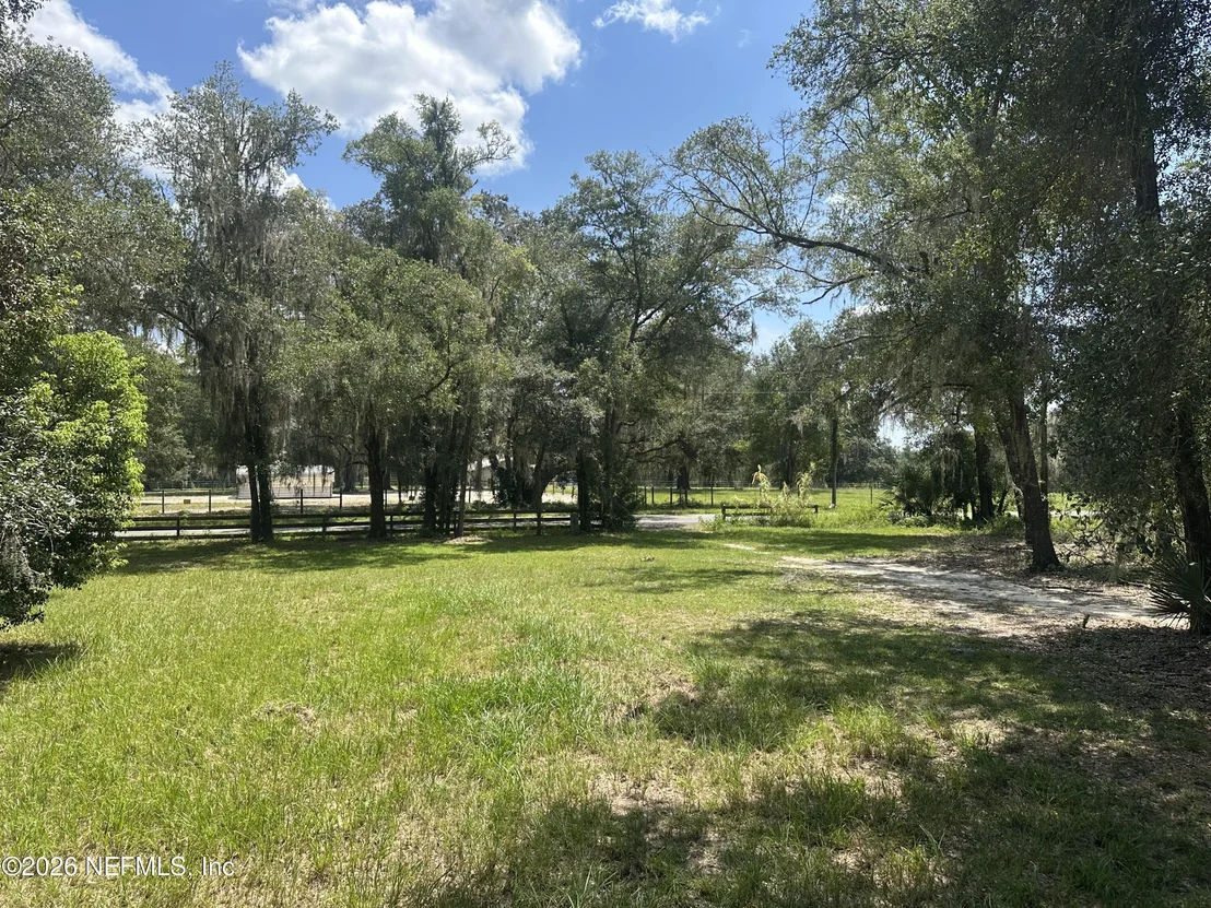 Photo of 101 W STRICKLAND Road