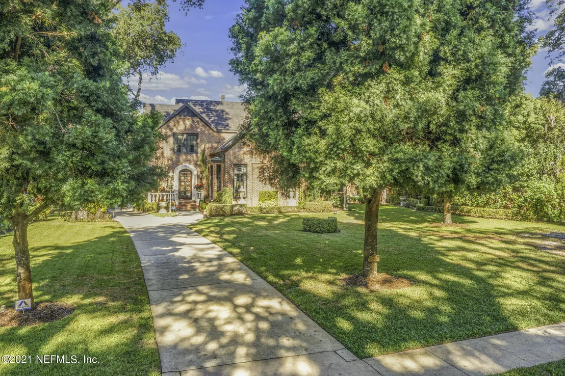 Photo of 927 ARBOR Lane