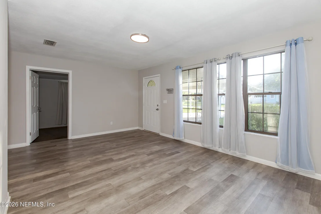 Photo of 2233 LA VALLE Drive