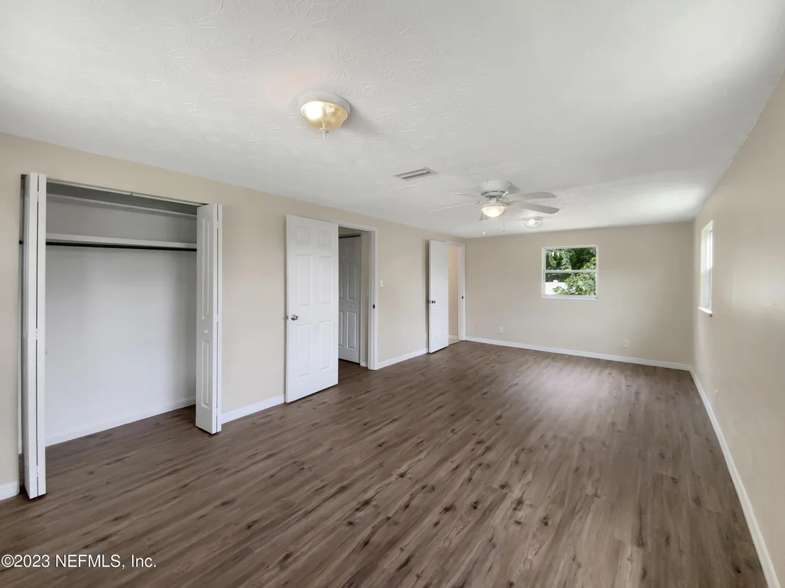 Photo of 413 SIGSBEE Road
