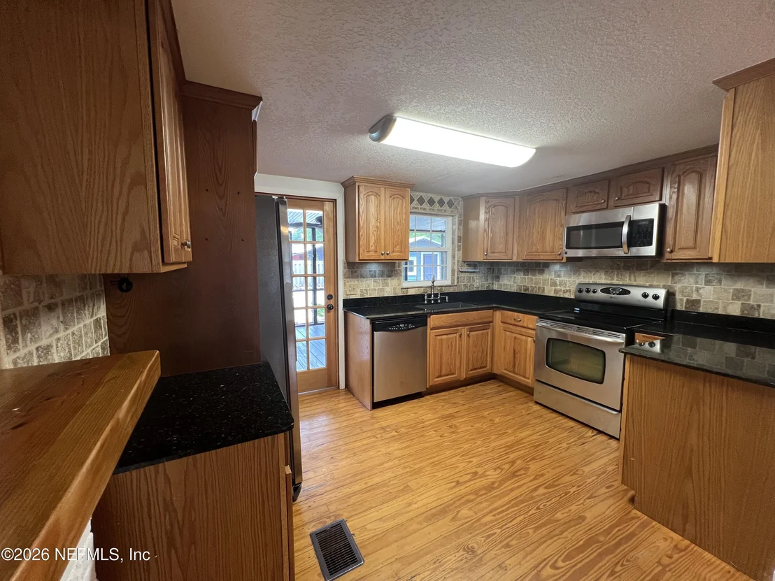 Photo of 468 TAYLOR Avenue