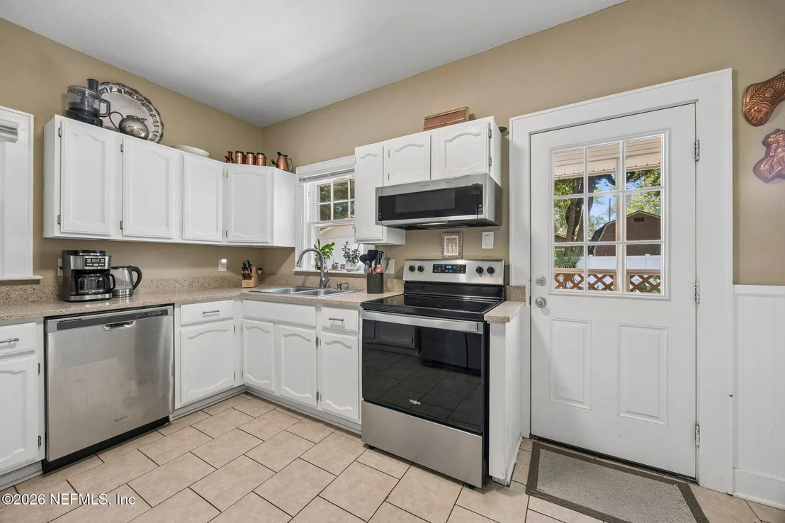 Photo of 4642 CRESCENT Street