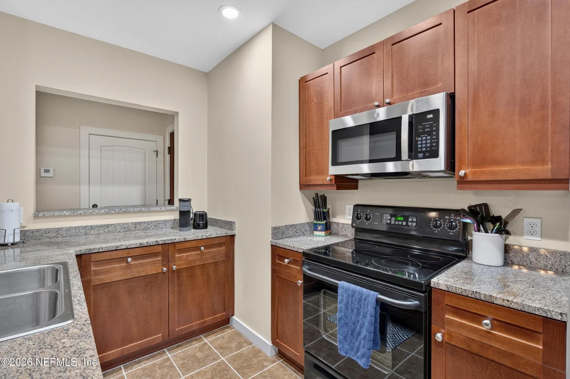 Photo of Unit 323 at 955 REGISTRY Boulevard