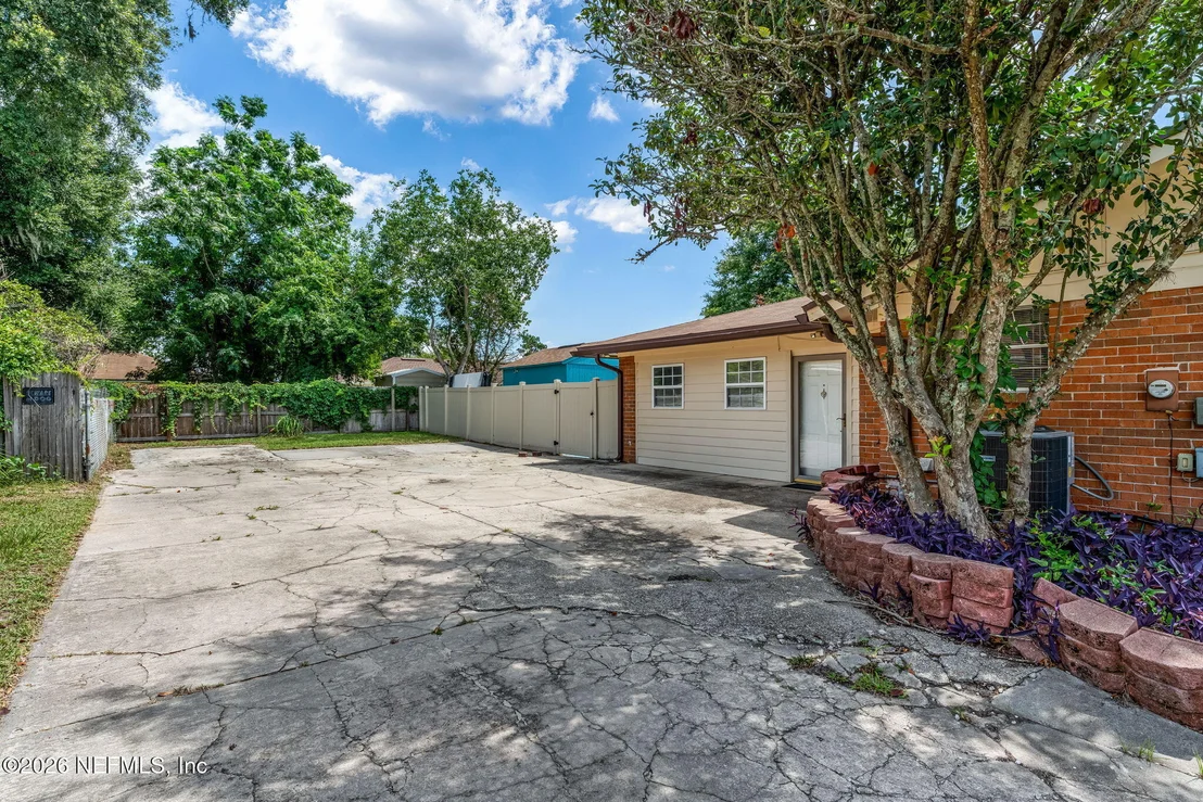 Photo of 7307 MAPLE TREE Drive