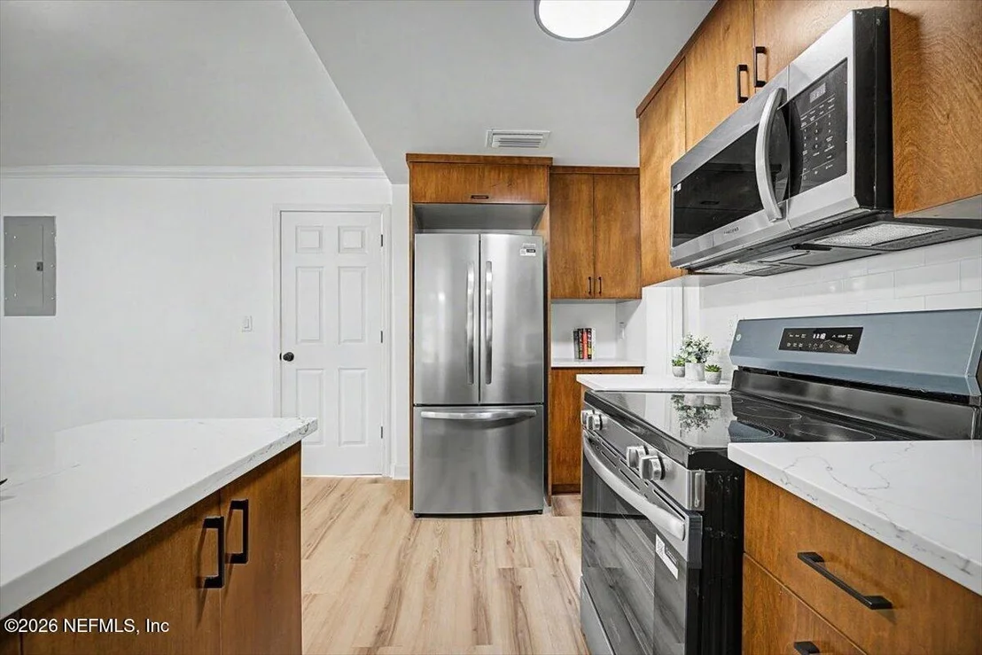 Photo of 2520 LARSEN Road