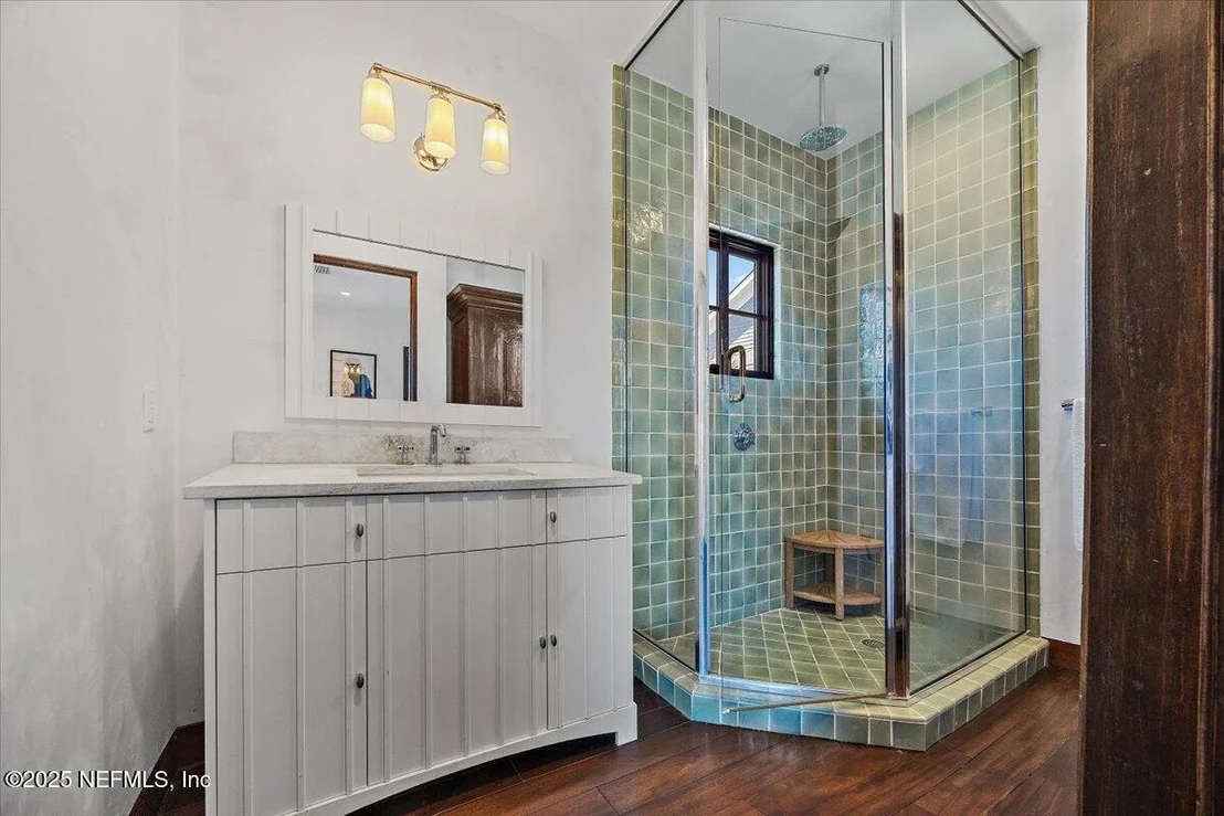 Photo of 1515 BEACH Avenue