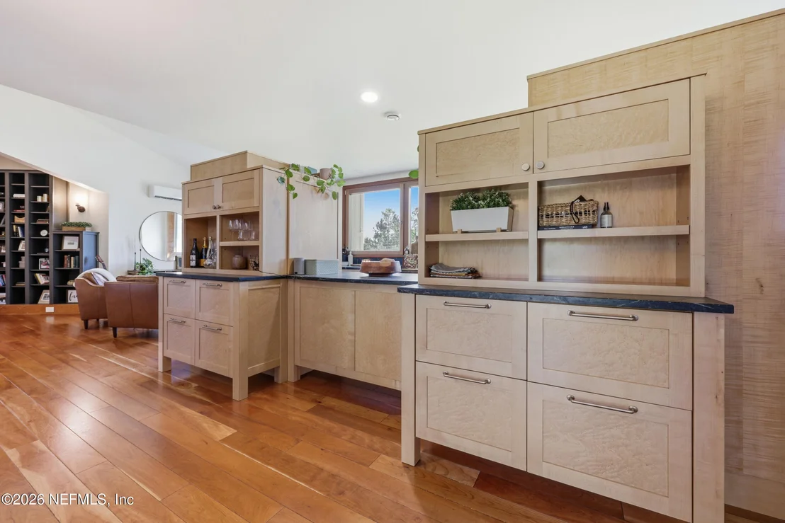 Photo of 6620 SOLOMON Road