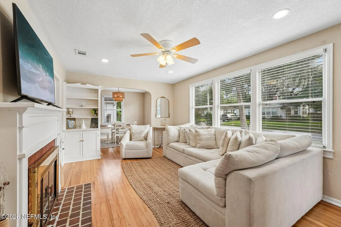 Photo of 1632 CHARON Road